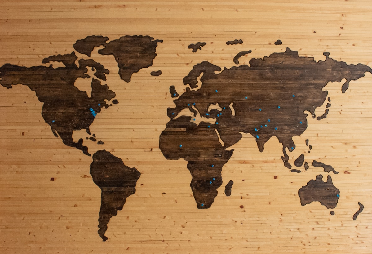 Global international internet connections and digital trade